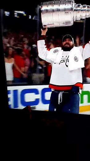 Girl flash the stanley cup 2018