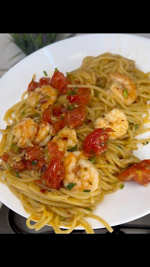 Spaghetti gamberi e pomodorini ❤️😋 | Food lovers