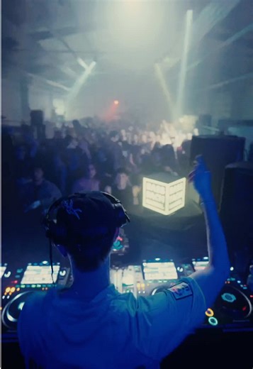 Exploring the Pulse of Techno and Trance Music