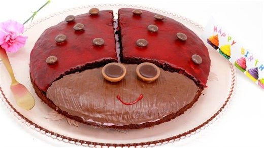 Dieser Marienkäfer-Kuchen ist (fast) zu süß zum Anschneiden!