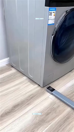 重たい家電の移動が超ラク！🔥 伸縮式キャスター台で掃除も移動も簡単！ 防湿対策にも便利なアイテムです✨ #キャスター台 #家電移動 #便利グッズ #掃除便利 #暮らしの知恵