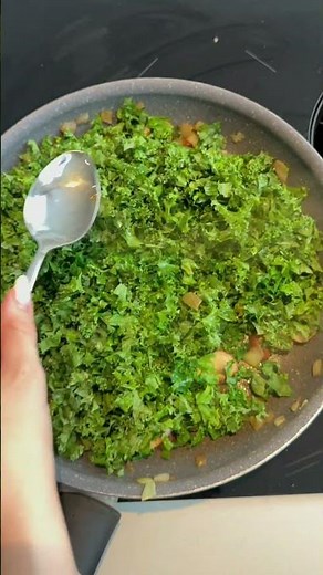 Rookworstschotel met zoete aardappel, champignons en boerenkool