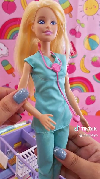 Unboxing Barbie doctora con bebés: Reseña de un playset emocionante