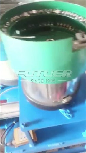 Automatic assembly machine for hinged hinges