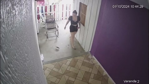 Rib-tickling clip of woman scrambling to avoid a rat