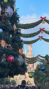 Vive a magia do Natal com a tua família entre 9 de novembro de 2024 até 6 de janeiro de 2025 | Disneyland Paris