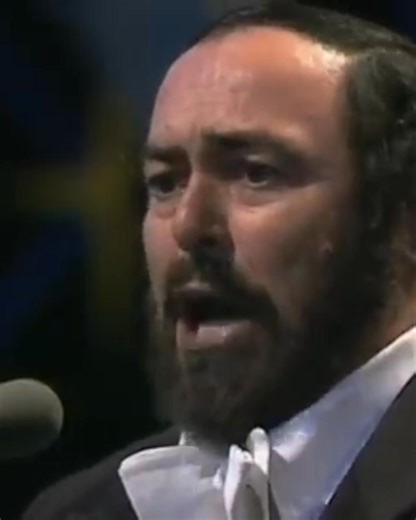 249K views · 14K reactions | London comes alive to the golden sound of Maestro Pavarotti and the sight of that famous white handkerchief, at 1991's free concert, Pavarotti In The Park  | Luciano Pavarotti | Facebook
