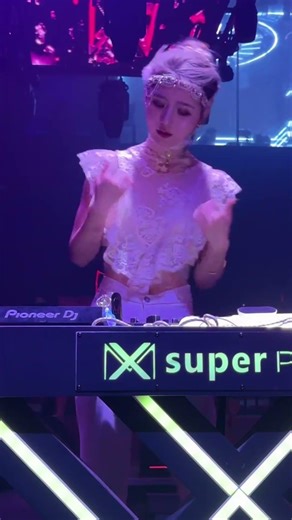 This is the weightless zone 🔥 #NightClub #DanceFeels