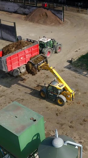 Unafraid of getting its hand dirty. The #JCB 542-70 AGRIPRO Loadall.