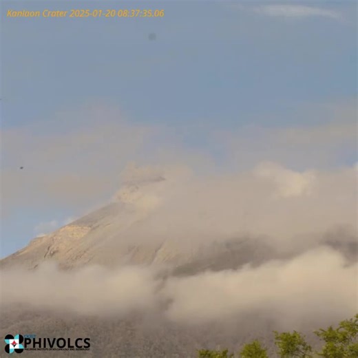 #KANLAON UPDATE: Time-lapse footage from monitoring stations in Kanlaon Volcano shows an ash emission recorded from 8:33 a.m. to 9:02 a.m. on Monday, Jan. 20, Phivolcs reported. These events generated grayish plumes that rose 300 meters above the crater before drifting westward. Alert Level 3 prevails over Kanlaon Volcano. (🎥: Phivolcs) | PTV