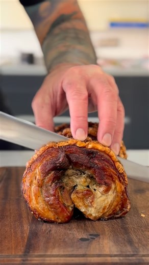 Mark - home cooking and bbq on Instagram: "December is roast dinner month, and if you’re looking for Christmas dinner ideas that don’t involve turkey keep watching Roast beef, ribeye roast, Porchetta, pork loin, venison, Tomahawk steaks, chicken, ham hock, pork tenderloin, lamb or gammon. These are all great alternatives to a roast turkey, and make great centrepieces for your December dinner table"