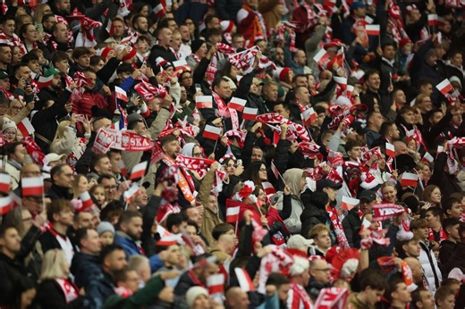 To kibice zablokowali wejście na stadion. Policja odsłania kulisy