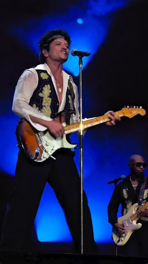Bruno Mars Performing Marry You ❤️🌹