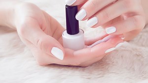 Nägel weiß lackieren: Der beste weiße Nagellack