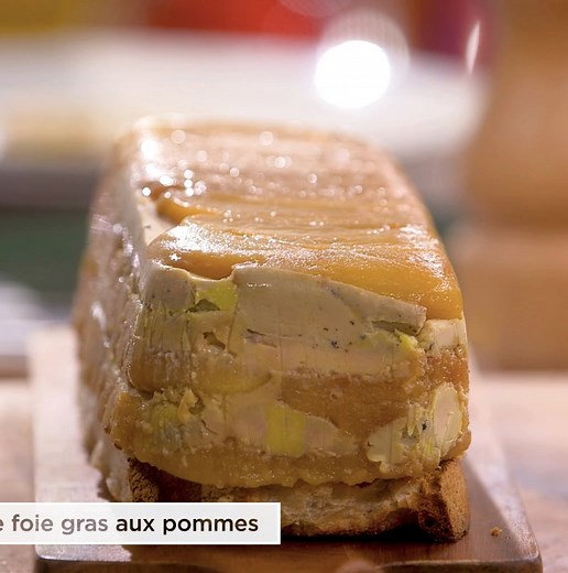 VIVE LES TERRINES MAISON ! J'ai marié le foie gras avec des pommes caramélisées ... Un montage ultra-simple ! En entrée ou en apéro, vous en prendrez bien une tranche ? ;) A retrouver dans #PPEE à 13h40 sur TF1 et sur mon site : ➡️ http://bit.ly/TerrineFoiegras | Laurent Mariotte