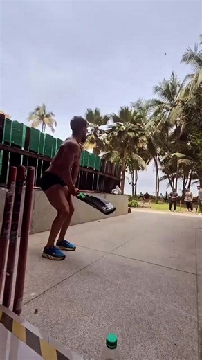 Tiger Shroff Exhibits Impressive Six-Pack Abs