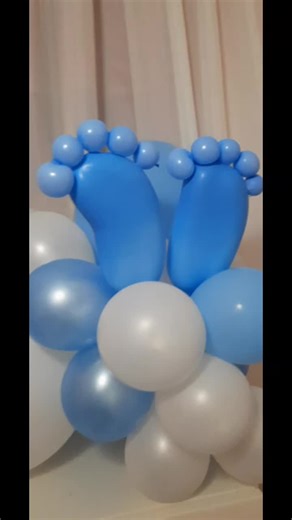 Μπαλονοσύνθεση μωρουδιακά πατουσάκια για την υποδοχή του νέου μέλους. Το καλύτερο δώρο για να στολίσουμε το δωμάτιο που θα υποδεχτεί για πρωτη φορά μανούλα και μωρακι στο δικό τους ζεστό σπιτάκι. Μπαλονοσύνθεση για ευχές στο μαιευτήριο καθως και για στολισμούς σε βαφτίσεις. Εδω προορίζεται για αγορι εξου και το μπλε χρώμα σε ροζ είναι ακόμα πιο όμορφο και φυσικά μπορεί αν γίνει σε όποιο χρώμα εσείς επιθυμείτε. τηλ επικοινωνίας 699 22 44 663 ή στείλετε μας μήνυμα εδώ ή στο Instagram: balloonsclou