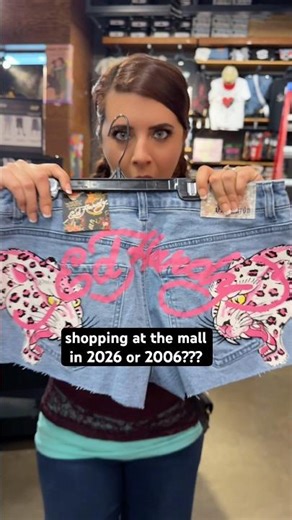 Is it 2026 or 2006?!! Shopping at the mall is so confusing… #2000s