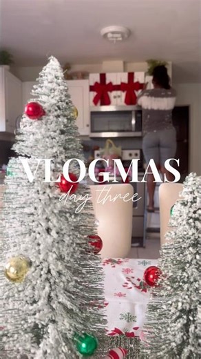 Who knew bows could change a whole kitchen 🎄 #christmas #vlogmas2025 #christmasdecor