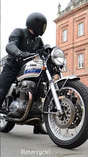 "Rev Up Your Engines: Epic Battle Between Classic Muscle Bikes"