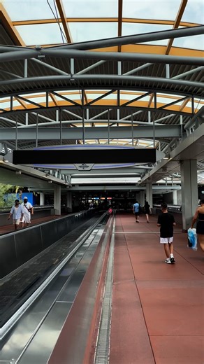 2.8K views · 103 reactions | A little HHN while on the moving walkway for HHN 34! #hhn #hhnforever #hhn34 #halloweenhorrornights #universalorlando | Freaks of Halloween Horror Nights | Facebook