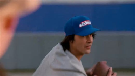 Keanu Reeves took a 90% pay cut for The Replacements (2000) so the production could afford to cast Gene Hackman. He felt Hackman’s presence was vital to the film's quality and was happy to sacrifice his salary to make it happen.