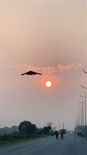 This B2 finally can take off #rcplane #maybaydieukhien #aviation #shorts