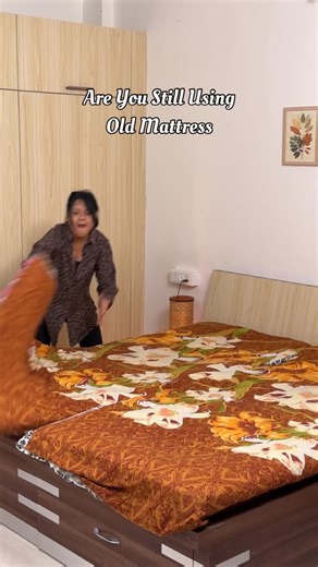 Annie Jain on Instagram: "Back pain ke saath uthna normal nahi hota. Mera purana mattress hi problem tha — realise late hua. Flomattress pe upgrade ke baad difference clear feel hota hai: better support, better sleep. Honestly, yeh meri health ka best upgrade raha. Details video mein hain. Buy karna ho toh comment karo — main link bhej dungi. #flomattress #bestmattress #bestmattressinindia #orthopedicmattress #orthopedicsupport floorthomattress BestOrthopedicMattressin2024 BestOrthopedicMattress