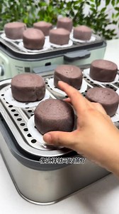 I’ve been making these Five-Black Steamed Buns (五黑馒头) a lot lately, and they never last long at home. They’re made with black rice, black beans, black sesame, black mulberries, and black goji berries, following the traditional idea of “nourishing with black foods.” The buns turn out soft, fluffy, and deeply fragrant, and they’re surprisingly easy to digest. | Nanawithchopstick