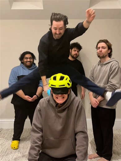 Can he guess who smacked him?? 😭😭