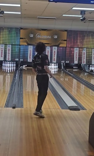 300 #49 and 800 #29 over the weekend for Deo Benard at SASBA, down at Plano Super Bowl in Texas! He averaged 261 over the course of the tournament 👏 | Southwestern Bowling
