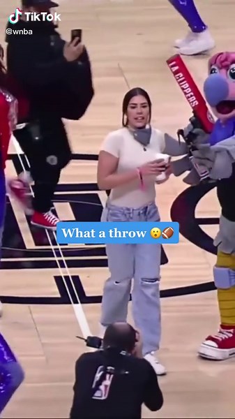 Kelsey Plum's Amazing Halftime T-Shirt Throw