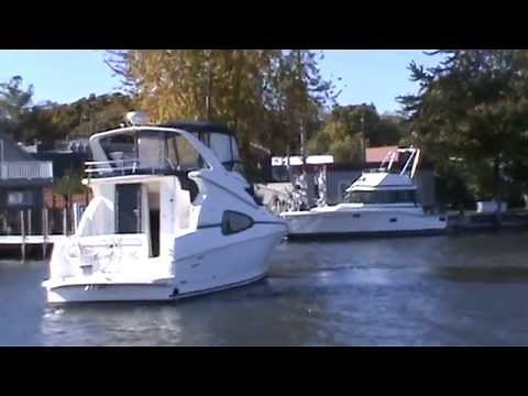 2000 Silverton 330 Sport Bridge - On the Water