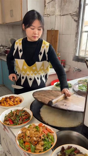 The Secret to the Perfect Crispy Bottom Fried Rice! 🍳🍚 #shorts #streetfood