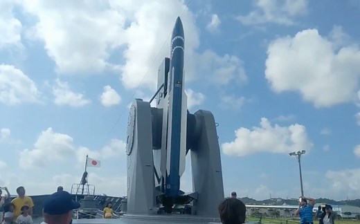 日本海上自卫队展示MK13发射装置和标准1防空导弹，装填非常丝滑～