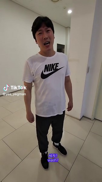 벤틀리 세차 유머 영상: 비오는 날의 세차 모험