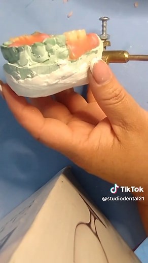 Formación Online en Laboratorio Dental y Prótesis