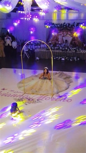 🌸 De niña a mujer... un momento que quedará para siempre en el corazón #quinceañera