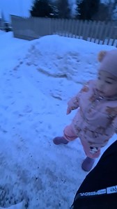 Remember jud niya iyang mga kaplay sa Barnehagen. 😍❤️🥰 Including si Tita (pinay ansatt sa Barnehagen)😄 There are 2 Filipinas working in Barnehagen and she called them Tita.😁😍 #Ajah #AJ #cute #cutie #adorable #blessed #mylove #mylife #myprincess #mymiracle #myminime #GodsGift #enjoy #moments #preciousmoments #happymoment #family #fambond #motheranddaughterbonding James Go | Rhea Condino Bernabe