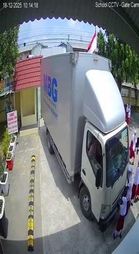 detik detik mobil MBG hampir m3n4brak siswa #shortsai