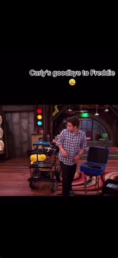 Carly so pretty but this igoodbye to freddy 🥺🥺♥️#icarly #freddy #carly #sadmoments #igoodbye #icarlyandfreddy #friendship