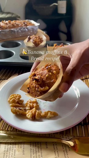 එක බිත්තරකින්, ඒ වගේම බටර් එකතු නොකර, එක batter එකකින් banana muffins වගේම රසම රස banana bread එකක් හදමුද? 🍌🍞 #whattocooktoday #whatToCook #wheretoeat #cake #cupcake #srilankanfood #muffins #vibes #recipe #health #caloriecounting