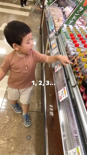 【2歳6ヶ月】スーパーのドリンクコーナーが数字の遊び場に？！