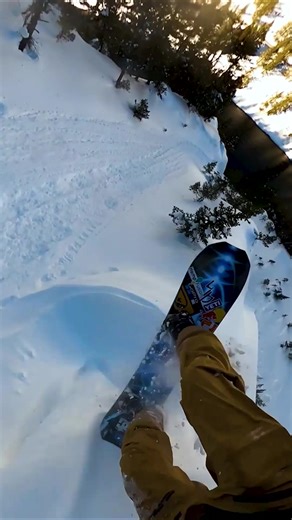 Travis Rice uses Orca power to navigate a sick 🐍 pillow line! #libtech #triceorca #mervinmade 🇺🇸🌱