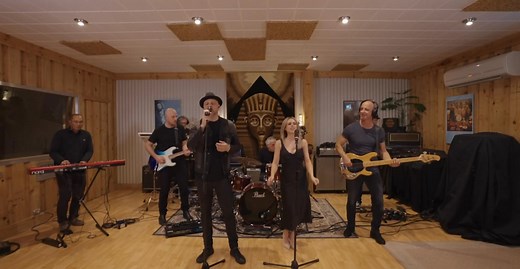 ‘I Keep Forgetting’ (MICHAEL MCDONALD ) Cover Performed by The HSCC featuring Glenn Cunningham Highest Quality Version: https://youtu.be/Pm-rdHYNG7k?si=ZMz78rd56uuzf6B5 Concert Details and enquiries at www.thehscc.com Produced by The HSCC Arranged by Constantine Delo Recorded Live by Jordan Lennon at The House Of SAP Mixed by Pete Savad (NYC) https://www.youtube.com/@PeterSavad Filmed & Edited by Raffael Cufone Big thanks to Rino Cufone Lead Vocals: Glenn Cunningham BV’s: Kat Jade Drums: Ses Gra