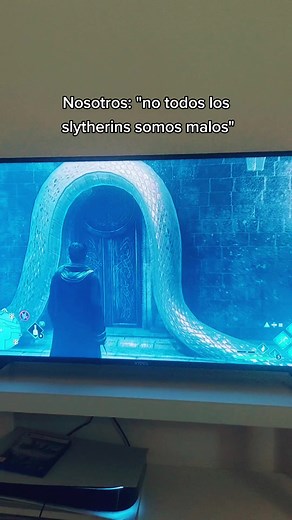 a veces cuesta defender el punto, pero jugar con huesos resulta diver :( #slytherin #hogwartslegacy #harrypotter