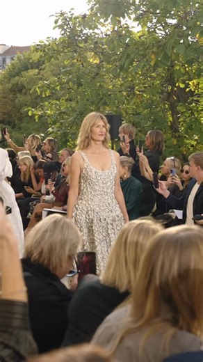 11K views · 122 reactions | Laura Dern proving she can handle dinosaurs and the runway.  | HELLO! | Facebook