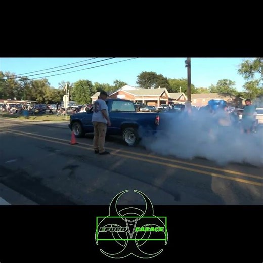 obs chevy doing burnouts at Hackett cruise night #obschevy #burnouts