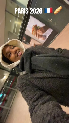 Exploring the Streets of Paris: A Unique Vlog Experience