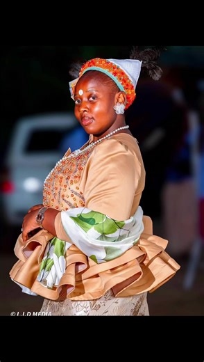Umakoti omusha sha dressed by us🪡👏 Thank you Philile 🥰 #dressedbyus #berrydesigns